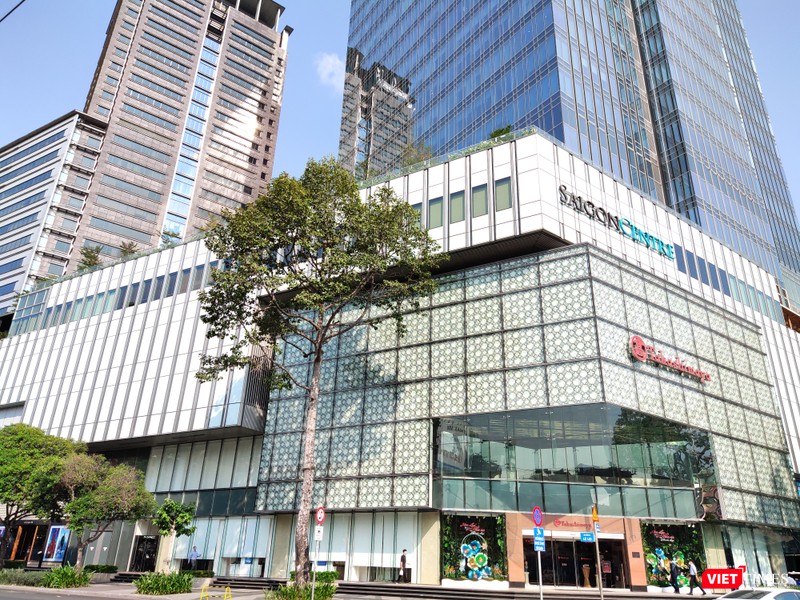 Cần nhiều giải pháp để hồi phục nền kinh tế TP.HCM (Ảnh: Hòa Bình) 