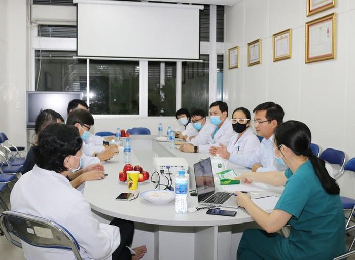 Hội đồng chuyên môn BV Chợ Rẫy hội chẩn điều trị bệnh nhân 91, phi công người Anh (Foto: N.T) Hội đồng chuyên môn BV Chợ Rẫy hội chẩn điều trị bệnh nhân 91, phi công người Anh (Foto: N.T)