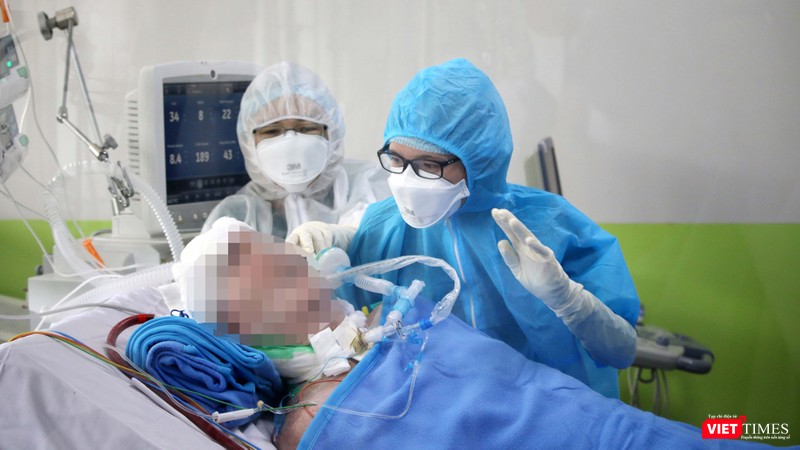 Phi công người Anh đã có nhiều biểu hiện tích cực như quay đầu, cử động tay để "trả lời" y lệnh