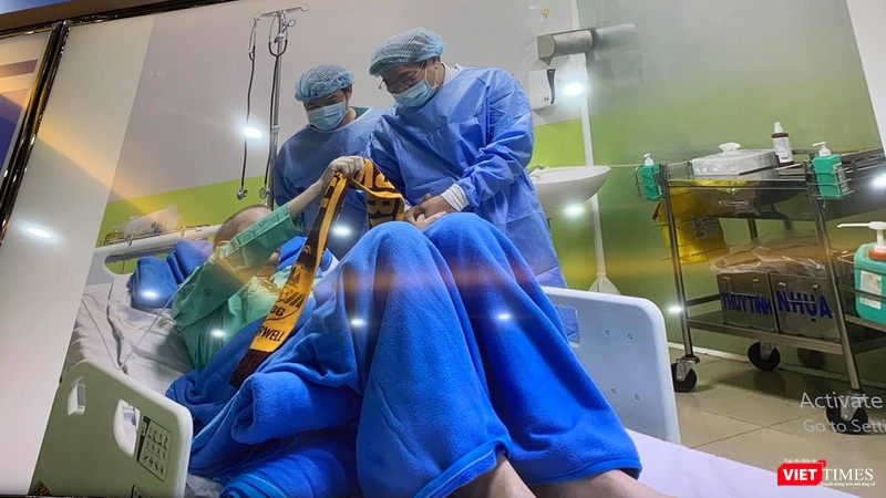 Cục trưởng Khuê trò chuyện với bệnh nhân 91 chiều 16/6 