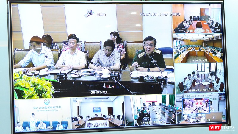 Hội chẩn online với các đầu cầu trên cả nước sáng 3-7 (Ảnh: Nguyễn Á)