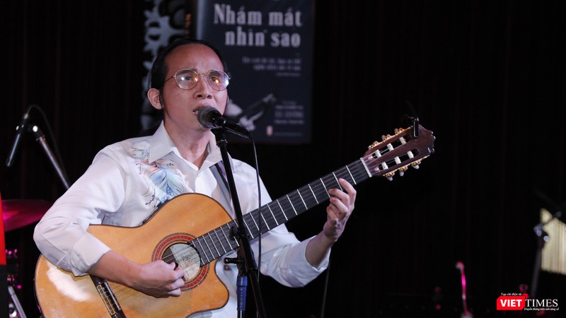 Cộng đồng mạng xôn xao vì người chấp bút vắng mặt trong buổi ra mắt sách của Hà Chương