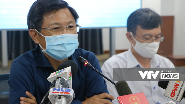 BS Nguyễn Trí Dũng khuyến cáo người dân từng đến Aeon Mall trong những ngày 21-27/7 cần bình tĩnh (Ảnh Hoàng Huy) BS Nguyễn Trí Dũng khuyến cáo người dân từng đến Aeon Mall trong những ngày 21-27/7 cần bình tĩnh (Ảnh Hoàng Huy)