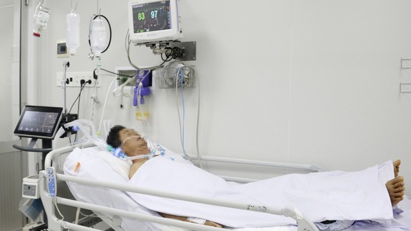 Bệnh nhân ngộ độc botulinum trong pate Minh Chay nguy kịch, vẫn phải thở máy