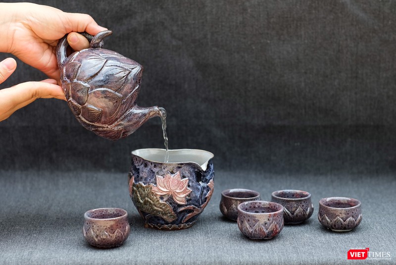 Bình châm trà mẫu xưa độc đáo hoàn toàn có công dụng thực sự