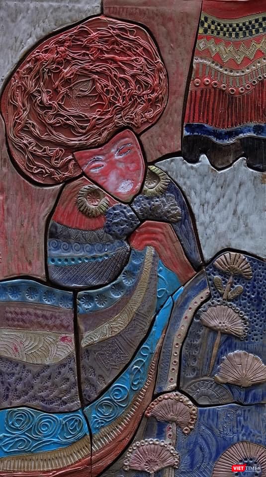 Hoa văn Sa Pa được Hà Hùng Dũng đưa vào tác phẩm tranh gốm