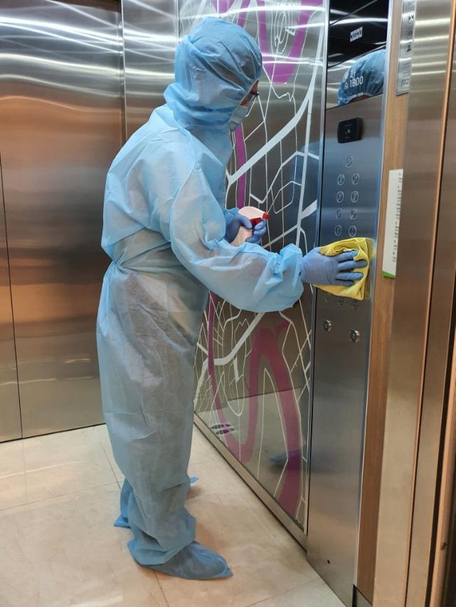 Công tác phục vụ cách ly tại khách sạn phải đảm bảo khử khuẩn thường xuyên (Ảnh: Sở Du lịch cung cấp) 
