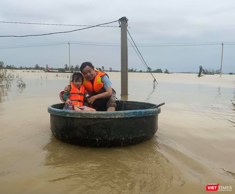 Muốn đến tận nơi để cứu trợ bà con vùng lũ là tâm nguyện của nhiều người (Ảnh: ông Nguyễn Văn Phước cung cấp)