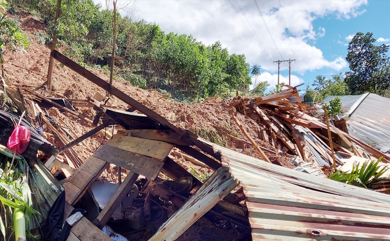 Hiện trường vụ sạt lở tại xã Trà Vân (Ảnh: QNO)