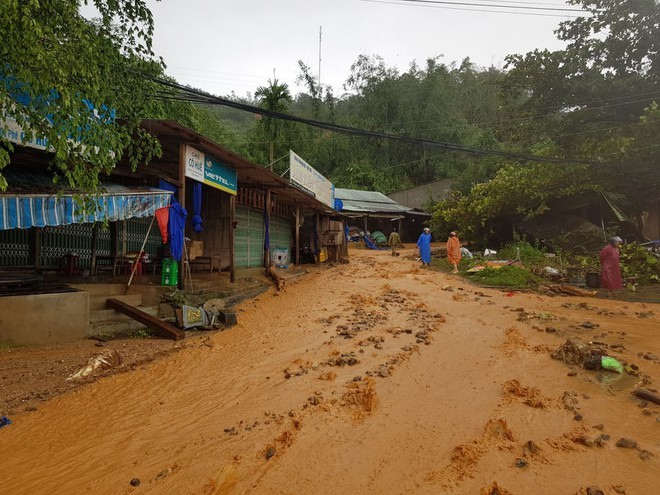 Sau lũ quét là sạt lở nghiêm trọng ở Nam Trà My - Ảnh: Mạnh Cường Sau lũ quét là sạt lở nghiêm trọng ở Nam Trà My - Ảnh: Mạnh Cường