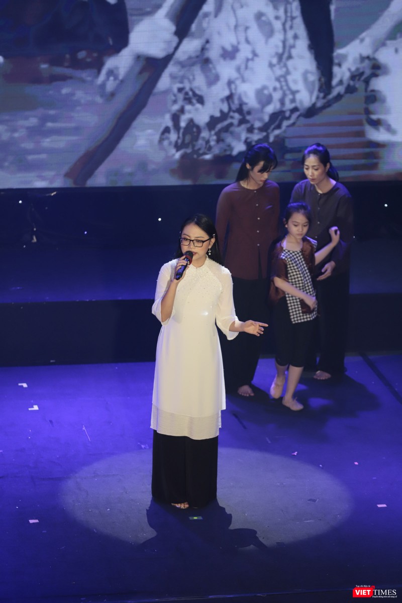 Quê em mùa nước lũ (Tiến Luân) - Phương Mỹ Chi thể hiện