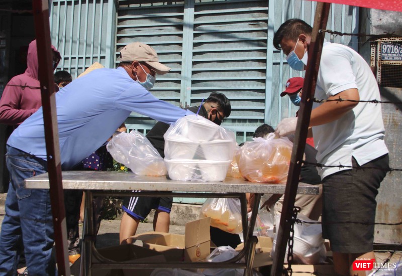 Hơn 500 nhân khẩu bị cách ly tại "điểm nóng" Quận 6 (TP.HCM), là nơi sinh sống của BN1347 (Ảnh: Hải Linh)