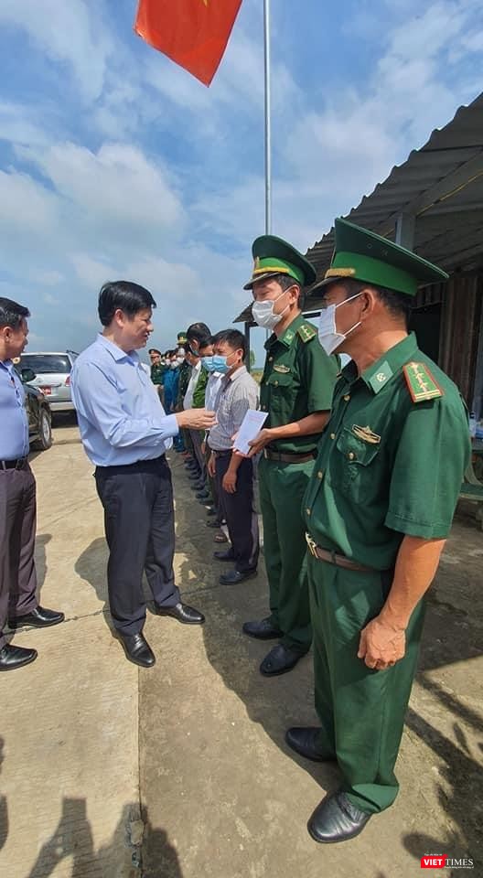 Bộ trưởng Bộ Y tế yêu cầu giám sát chặt các khu vực biên giới, cửa khẩu