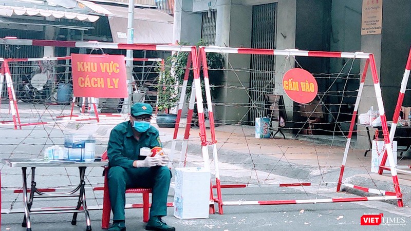 Phong toả khu Chung cư Sư Vạn Hạnh, nơi BN1451 cư trú (Ảnh: Hoà Bình) Phong toả khu Chung cư Sư Vạn Hạnh, nơi BN1451 cư trú (Ảnh: Hoà Bình)