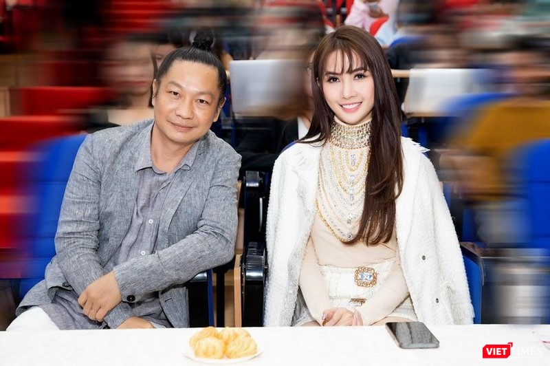 Đạo diễn Đỗ Thành An và hoa hậu Phan Thị Mơ - một trong hai diễn viên nữ chính của phim Kiều@