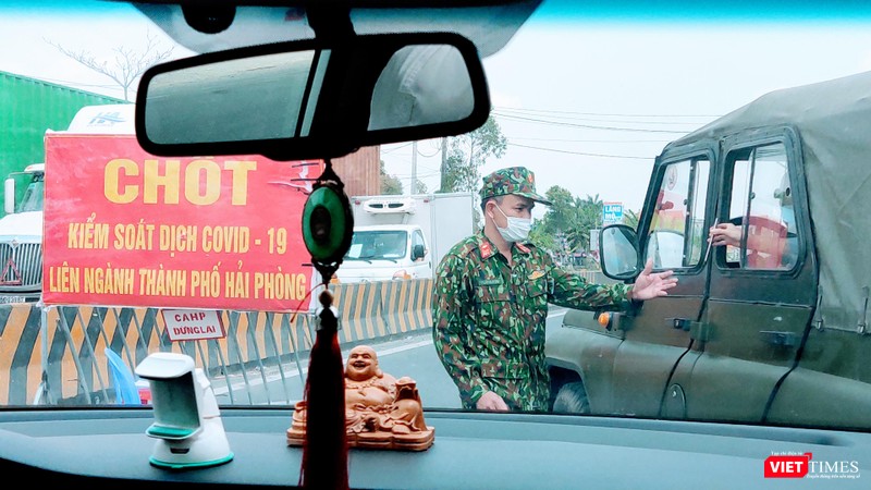 Yêu cầu kiểm tra tờ khai y tế được thực hiện gắt gao tại chốt kiểm dịch vào TP Hải Phòng (Ảnh: Hoà Bình) Yêu cầu kiểm tra tờ khai y tế được thực hiện gắt gao tại chốt kiểm dịch vào TP Hải Phòng (Ảnh: Hoà Bình)