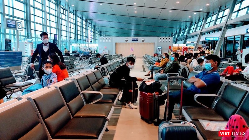 Người di chuyển từ nhiều địa phương đến TP.HCM buộc phải cách ly (Ảnh: Hòa Bình)