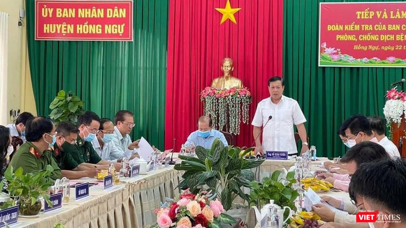 Thứ trưởng Đỗ Xuân Tuyên phát biểu tại cuộc họp với BCĐ phòng chống dịch COVID-19 của tỉnh Đồng Tháp (Ảnh: Minh Thư) Thứ trưởng Đỗ Xuân Tuyên phát biểu tại cuộc họp với BCĐ phòng chống dịch COVID-19 của tỉnh Đồng Tháp (Ảnh: Minh Thư)