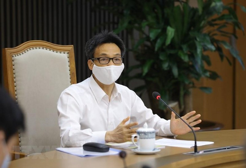 “Đề nghị tất cả các tỉnh xử phạt nặng người không đeo khẩu trang” – Phó Thủ tướng Vũ Đức Đam nhấn mạnh - Ảnh: Văn Điệp - TTXVN