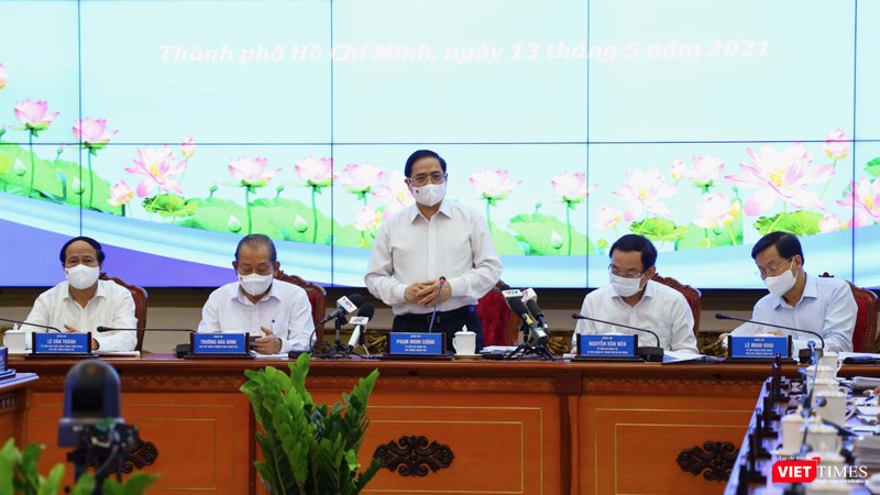 Thủ tướng chỉ đạo tại cuộc họp với TP.HCM ngày 13/5 - Ảnh: Huyền Mai