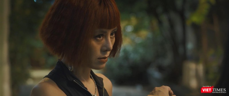 “Bông hồng lửa”xoay quanh Thương (Nam Thư) - một cô gái xinh đẹp, quyến rũ và cá tính