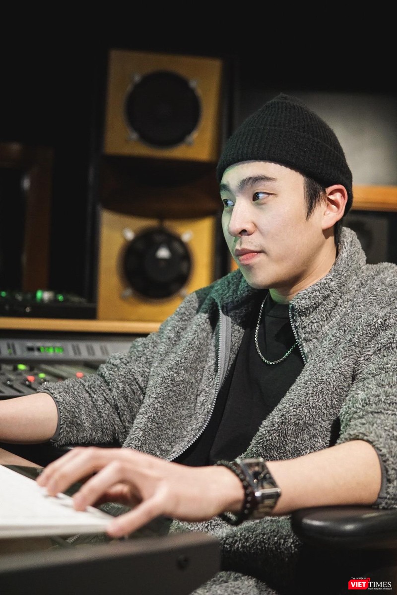 Chris Nguyễn, cựu sinh viên trường Los Angeles Recording School, hoàn thành chương trình tu nghiệp vào tháng 5/2020