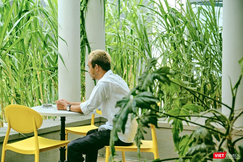 Khung cảnh làm việc chung xuất hiện những tác phẩm nghệ thuật Khung cảnh làm việc chung xuất hiện những tác phẩm nghệ thuật