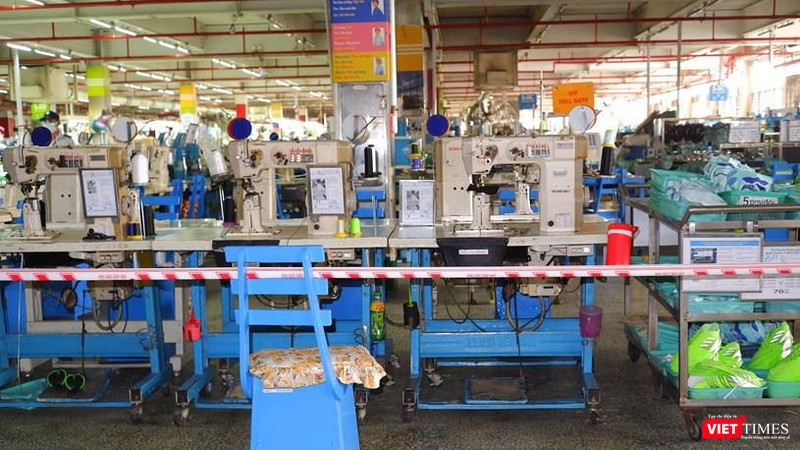 Phong tỏa khu vực làm việc của bệnh nhân BN9499 tại công ty PouYuen - Ảnh HCDC