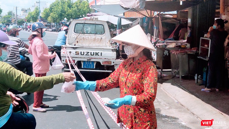 Phong toả giảm đáng kể số lượng người đến các chợ tự phát - Ảnh: Hoà Bình Phong toả giảm đáng kể số lượng người đến các chợ tự phát - Ảnh: Hoà Bình