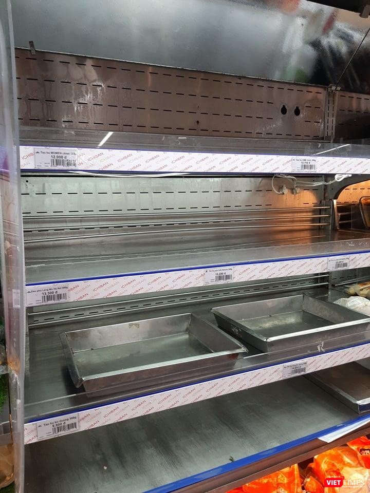 Nhưng khi vào đến nơi, nhiều quầy không còn gì Nhưng khi vào đến nơi, nhiều quầy không còn gì