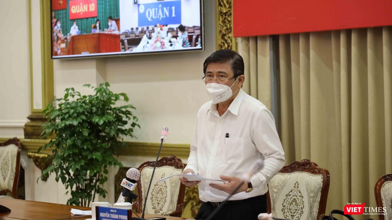 Chủ tịch UBND TP.HCM Nguyễn Thành Phong tại cuộc họp - Ảnh: Huyền Mai Chủ tịch UBND TP.HCM Nguyễn Thành Phong tại cuộc họp - Ảnh: Huyền Mai