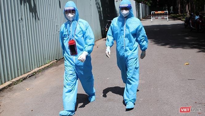 Những chiến binh áo trắng ở Bệnh viện dã chiến 175. Ảnh: GVT