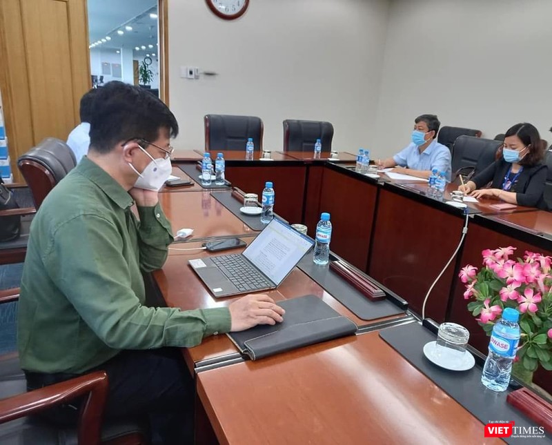 Chủ tịch tỉnh Bình Dương (thứ 2 từ phải sang) làm việc với Tổ công tác Bộ Y tế ngày 22/7 Chủ tịch tỉnh Bình Dương (thứ 2 từ phải sang) làm việc với Tổ công tác Bộ Y tế ngày 22/7