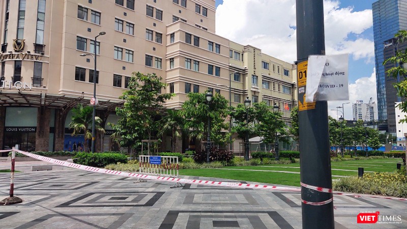 Khu vực trung tâm TP.HCM vắng không một bóng người trong những ngày giãn cách xã hội theo Chỉ thị 16 - Ảnh: Hoà Bình