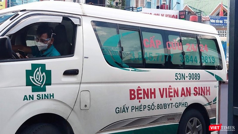 Chỉ có xe cứu thương chạy trên tất cả các tuyến đường. Ảnh: Hoà Bình Chỉ có xe cứu thương chạy trên tất cả các tuyến đường. Ảnh: Hoà Bình