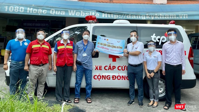 "Xe cấp cứu cộng đồng" trị giá hơn 810 triệu đồng với đầy đủ các trang thiết bị phục vụ cấp cứu theo quy định của ngành y tế tặng Bệnh viện Quận 11