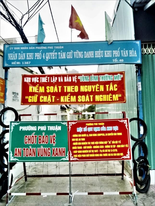 Khu phố "Vùng bình thường mới" phường Phú Thuận, quận 7 đón Lễ Quốc Khánh 2-9. Ảnh: Trần Nguyên Anh