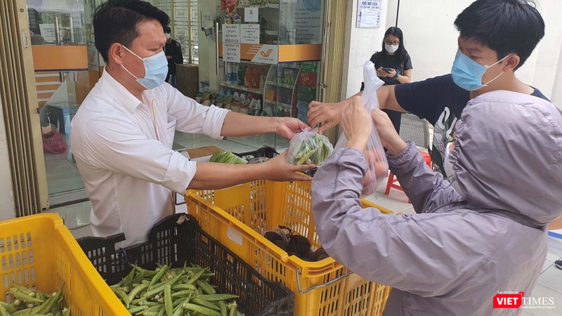 Nông sản thực phẩm tới vùng dịch TP.HCM. Ảnh: Lê Toàn Nông sản thực phẩm tới vùng dịch TP.HCM. Ảnh: Lê Toàn