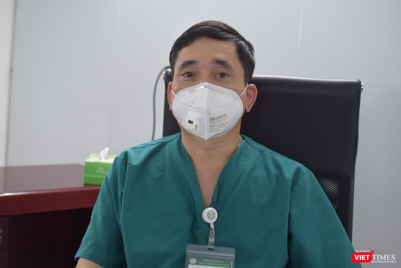 TS.BS. Đỗ Ngọc Sơn - Phó Giám đốc Trung tâm Hồi sức tích cực người bệnh COVID-19 Bạch Mai tại TP.HCM bày tỏ tin tưởng thành phố sẽ hồi sinh. Ảnh: Hoà Bình