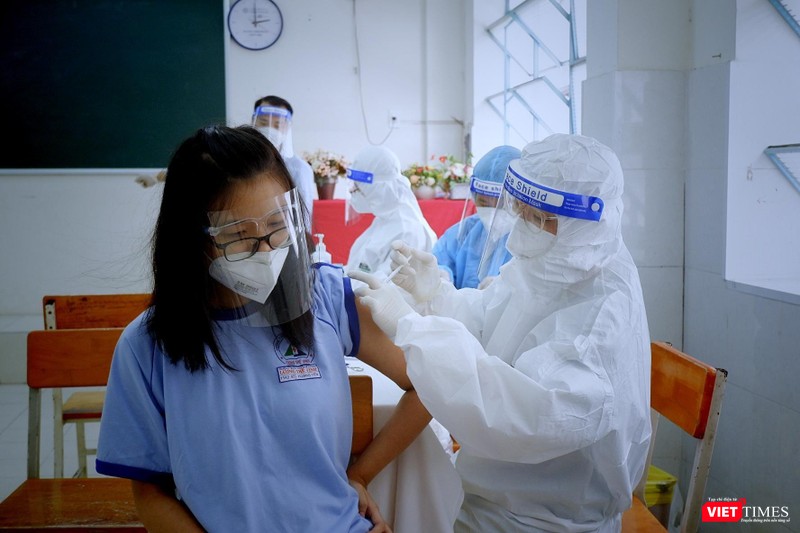 Học sinh ở TP.HCM được tiêm ngừa COVID-19