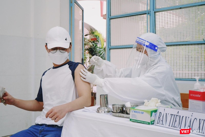Học sinh trường Lương Thế Vinh ở TP.HCM được tiêm ngừa COVID-19