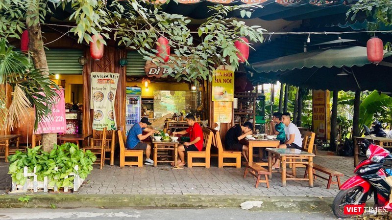 Quán cà phê, nhà hàng có không gian ngoài trời chủ yếu tại các quận ngoại vi TP Quán cà phê, nhà hàng có không gian ngoài trời chủ yếu tại các quận ngoại vi TP