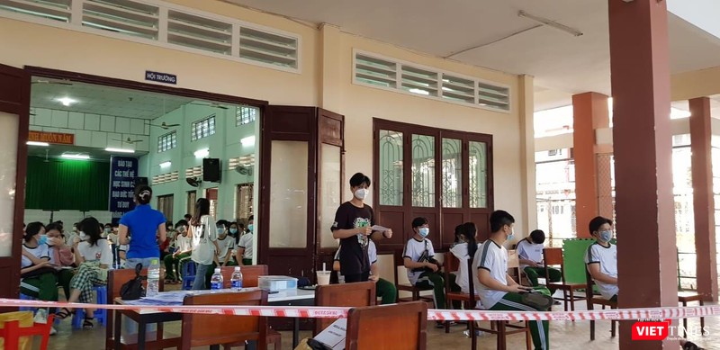 Học sinh cư trú tại TP Thủ Đức đi tiêm ngừa COVID-19