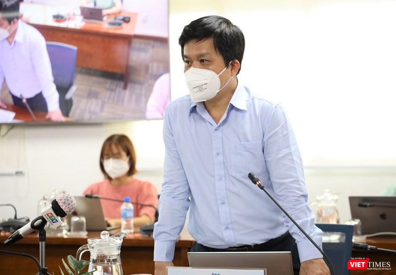 Phó Giám đốc HCDC Nguyễn Hồng Tâm đề nghị các địa phương, trường học thực hiện nghiêm quy định này trong quá trình tổ chức tiêm vắc xin phòng COVID-19 cho trẻ. Ảnh: TTBC