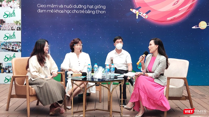 Toạ đàm về gieo mầm và nuôi dưỡng hạt giống đam mê khoa học cho trẻ trong khuôn khổ Ngày Ehon Việt Nam. Ảnh: Hoà Bình