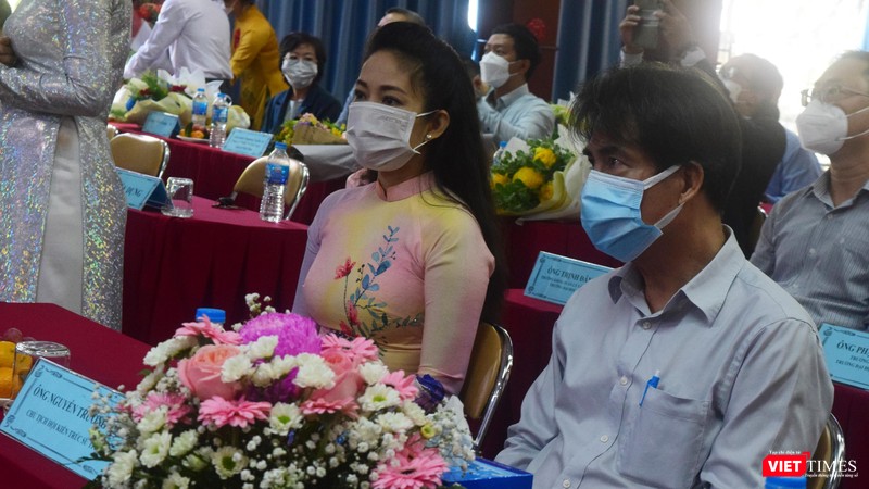 Bà Nguyễn Thị Thanh Thuý – Phó Giám đốc Sở Văn hoá Thể thao TP.HCM và ông Nguyễn Trường Lưu – Chủ tịch Hội Kiến trúc sư TP.HCM, Chủ tịch Hội đồng thi tuyển. Ảnh: Hoà Bình