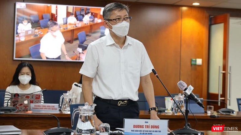 Phó Giám đốc Sở GD&ĐT TP.HCM Dương Trí Dũng cung cấp thông tin tới báo chí. Ảnh: Linh Nhi Phó Giám đốc Sở GD&ĐT TP.HCM Dương Trí Dũng cung cấp thông tin tới báo chí. Ảnh: Linh Nhi
