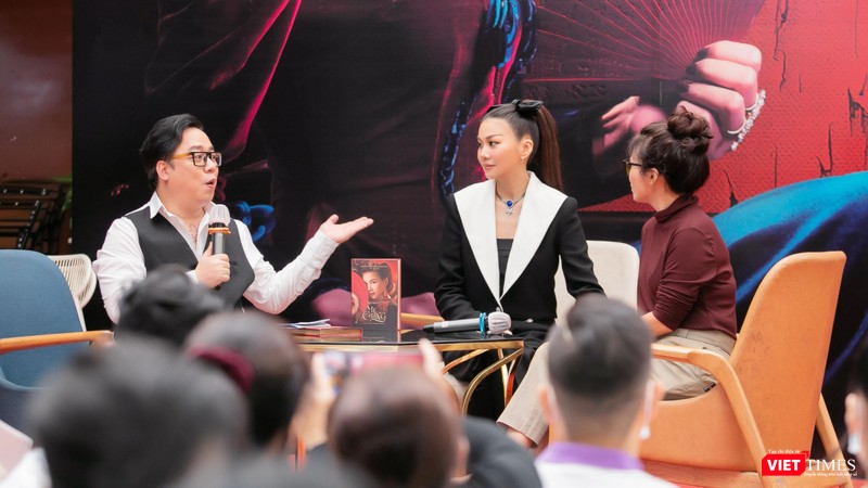 Thanh Hằng giao lưu với độc giả tại Đường sách TP.HCM Thanh Hằng giao lưu với độc giả tại Đường sách TP.HCM