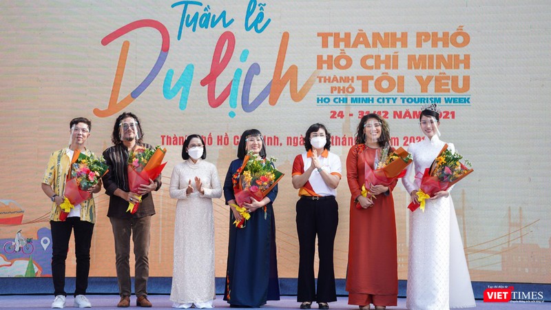 Gia đình nghệ sĩ Cẩm Vân - Khắc Triệu, Á hậu Phương Anh, fashionista Châu Bùi là đại sứ chương trình - - Ảnh: Phạm Nguyễn