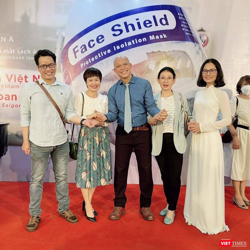 Mỗi cuốn sách của nhiếp ảnh gia Nguyễn Á là những câu chuyện nhân văn